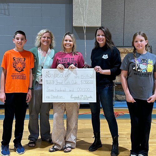 Thank you to the students at Riverside Elementary for donating to the Street Cats Club! You are amazing! 🖤

@emporiapublicsch...