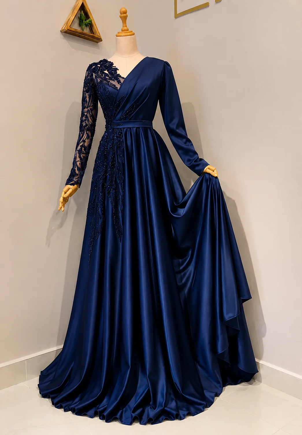 Luxury dress product image (3)