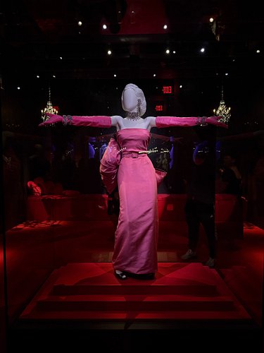 Happy Birthday to the Hollywood Icon #MarilynMonroe who turn 100 years old today. 

Checked out the new exhibit at the @acade...