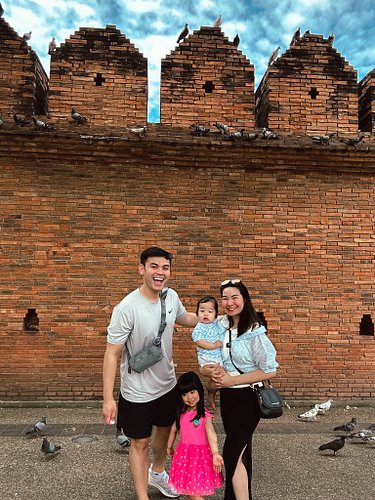 📣 NEW VLOG! We landed in Chiang Mai 🛬 expecting “more Thailand.” What we got felt like a whole different world 🌿✨

The locals...