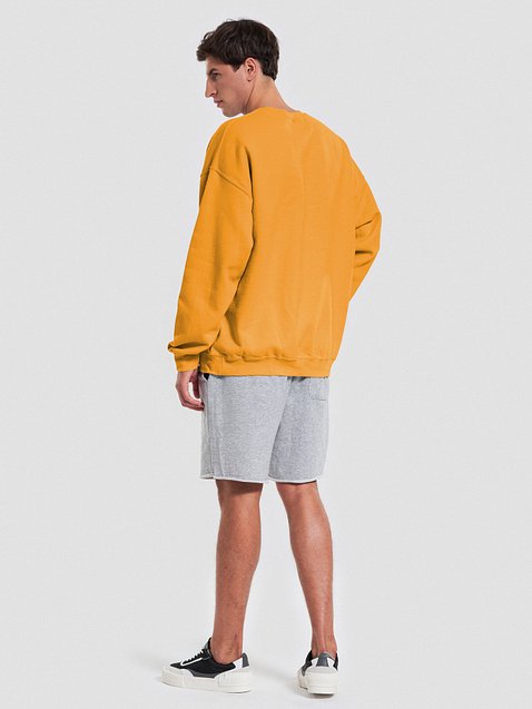 Photo showing Gildan Classic Crewneck Sweatshirt