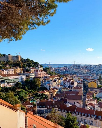 June is a joyous month in Lisbon! ✨💛🇵🇹 For those in the know, Lisbon celebrates Santo Antonio festival this month, undoubtedl...