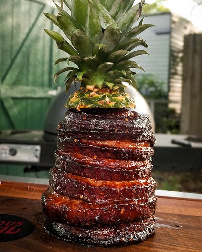 𝗦𝗪𝗘𝗘𝗧 𝗡 𝗦𝗣𝗜𝗖𝗬 𝗣𝗜𝗡𝗘𝗔𝗣𝗣𝗟𝗘 𝗣𝗢𝗥𝗞 𝗕𝗘𝗟𝗟𝗬
Sweet, spicy, smokey and juicy pork belly wrapped around a pineapple covered in brown suga...