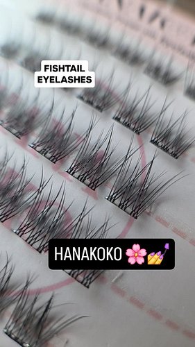Never ever have I worn press-on eye lashes in my 40+ years! 😮😍

Yesterday's eager hasty first experiment was a fail.
So today...