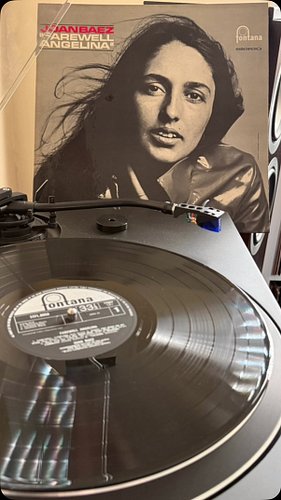 Joan Baez : Farewell Angelina
1965 - Fontana / Vanguard 1st pressing 
From @danastonmusic vinyl collection.
Some really heart...