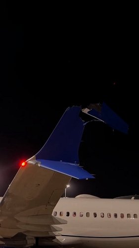 Winglet Wipeout! (United 737 MAX Winglet Strikes Parked Aircraft at Houston)

Follow for more! 👤

A great video via thedirtyi...