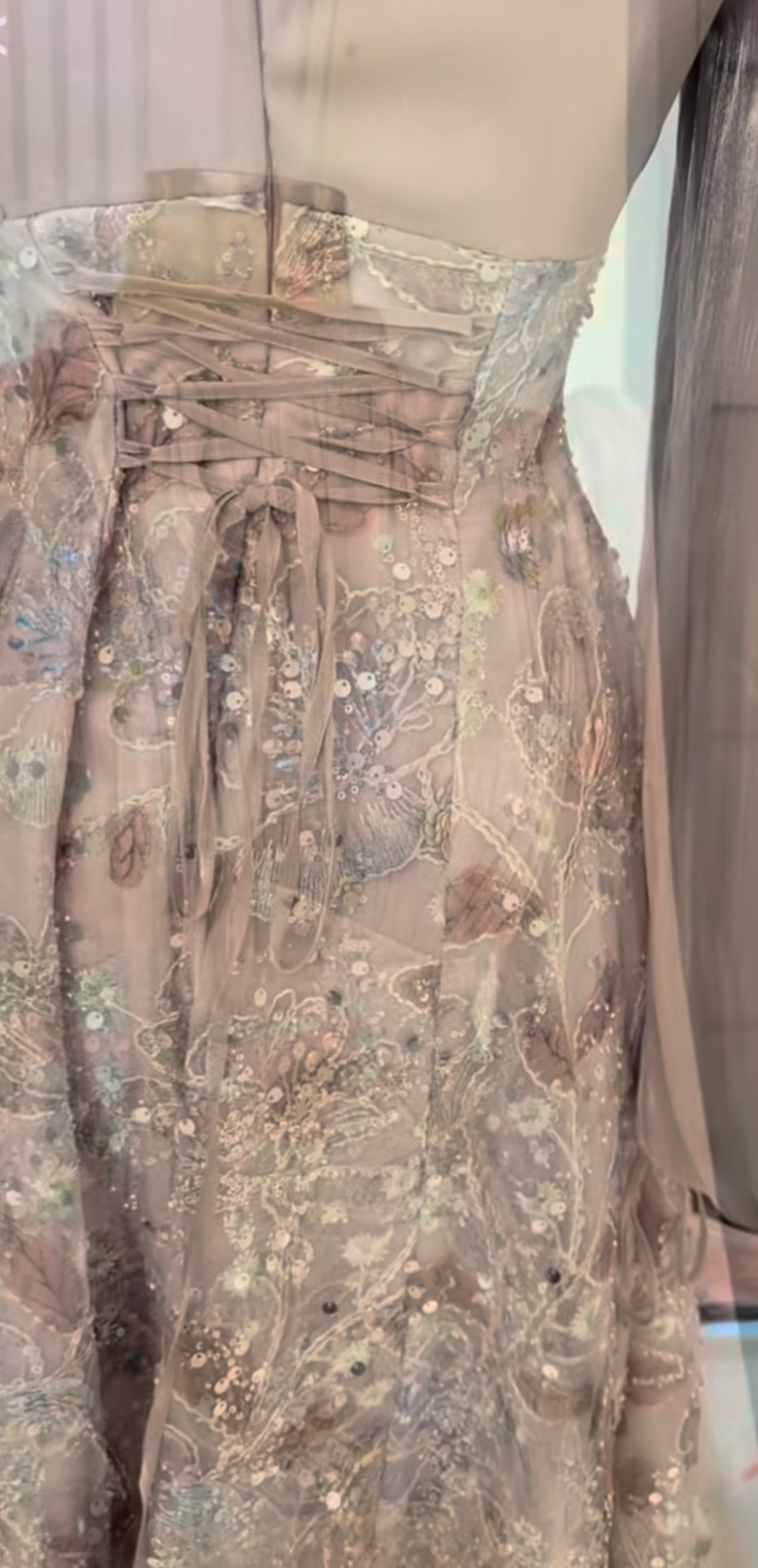 Luxury dress product image (7)