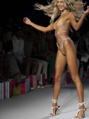 That walk. Those wings of confidence. Beach Bunny Summer 2026 is pure fire 🔥 #BeachBunny #BeachBunnySwimwear #Swimwear #Bikini #Summer2026 #Runway #Fashion #Model #BeachVibes