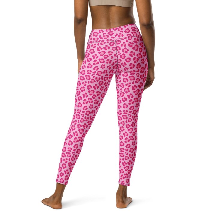 Stylish Custom Yoga Leggings with Cute Pink Leopard Print Design product image (2)
