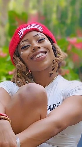 allow me to reintroduce myself.....💋⭐️💋⭐️💋

Who Is #Ogechi??? 

✨️pop maximalist meets hiphop diva
✨️2000s-esque eclectic god...