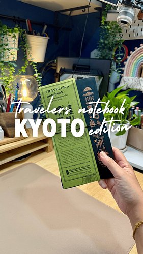 Unboxing my Kyoto edition Travelers Notebook in Regular size. 
.
.
.
#travelersnotebooks #travelersnotebookcommunity #kyototr...