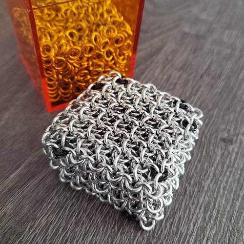 love a good jelly cube, but i swear the amount of time required to make them is gonna be the bane of my existence.

#chainmai...