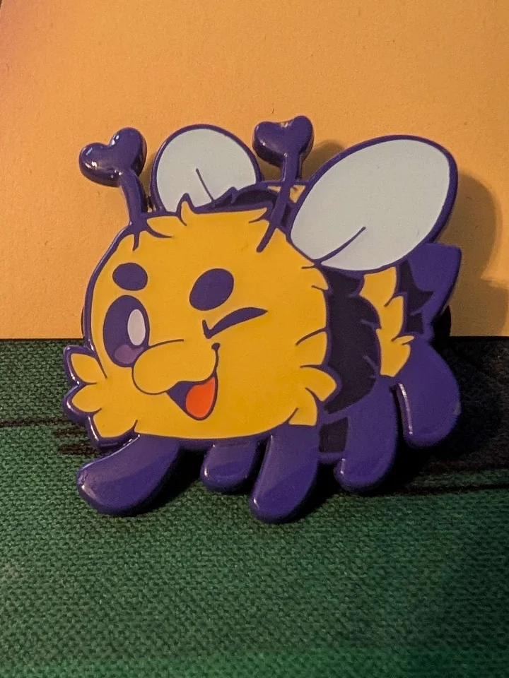 2 inch Bee Pin product image (1)