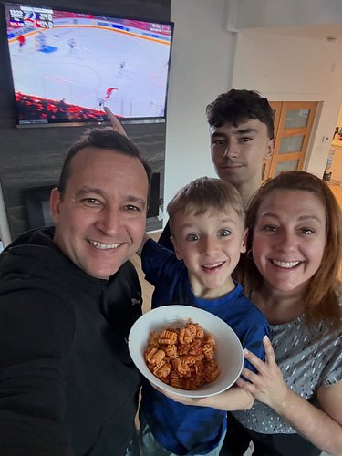 Buena comida, buen hockey… y momentos que valen oro ✨🏒🥅
Disfrutando la vida a mi manera 🔥😎