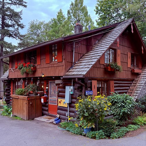 Terri and I went to Nordia House in Southwest Portland for lunch with her mom. I expected Swedish meatballs, polite Nordic de...