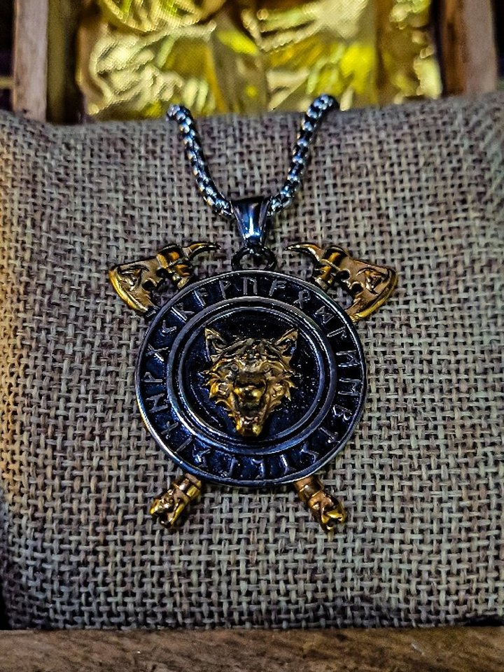 The Armored Kingdom Savage Sigil of the North Wolf Necklace product image (1)
