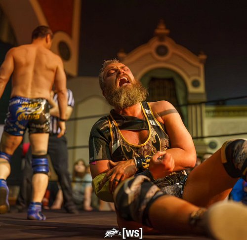 The hurt means it's working 

Dead things don't ache 

📷 @workshoot_photo