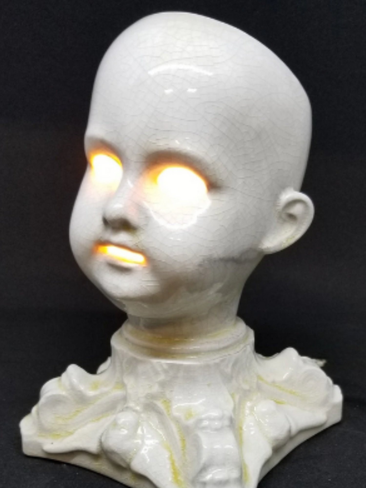 Original Creepy Doll Head Lamp product image (1)
