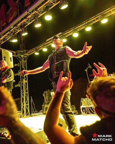 More @wastelandweekend photos from the legend himself: 📸 @matchophoto
• 
#fleischkrieg #industrialmetal #hardrock #wastelandw...