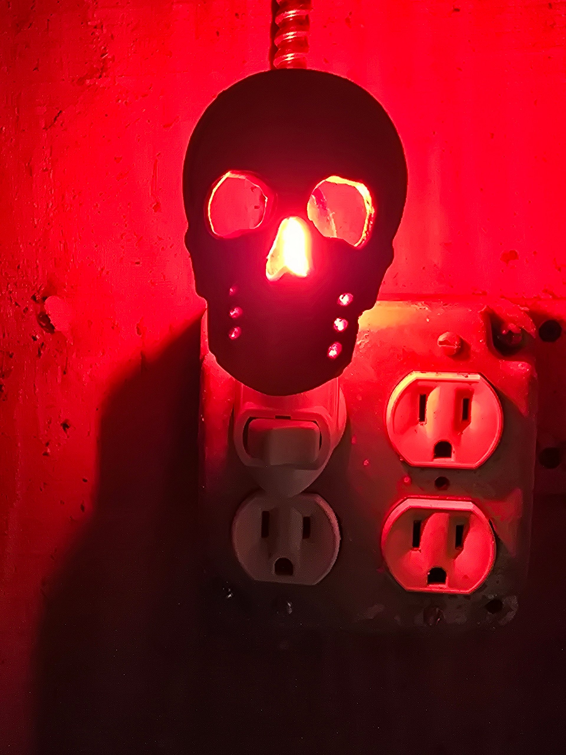Glow-in-the-Dark Skull Nightlight. product image (1)