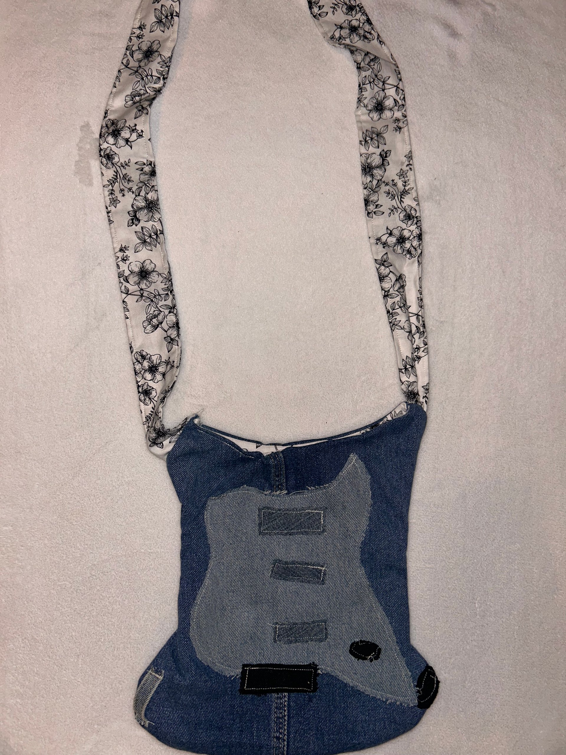 Mini guitar crossbody bag product image (1)