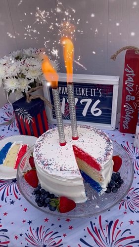 The perfect #4thofjuly cake DOES exist. 😍 

Grocery partner: @krogerdfw 

Full recipe on therosetable.com, but you can use th...
