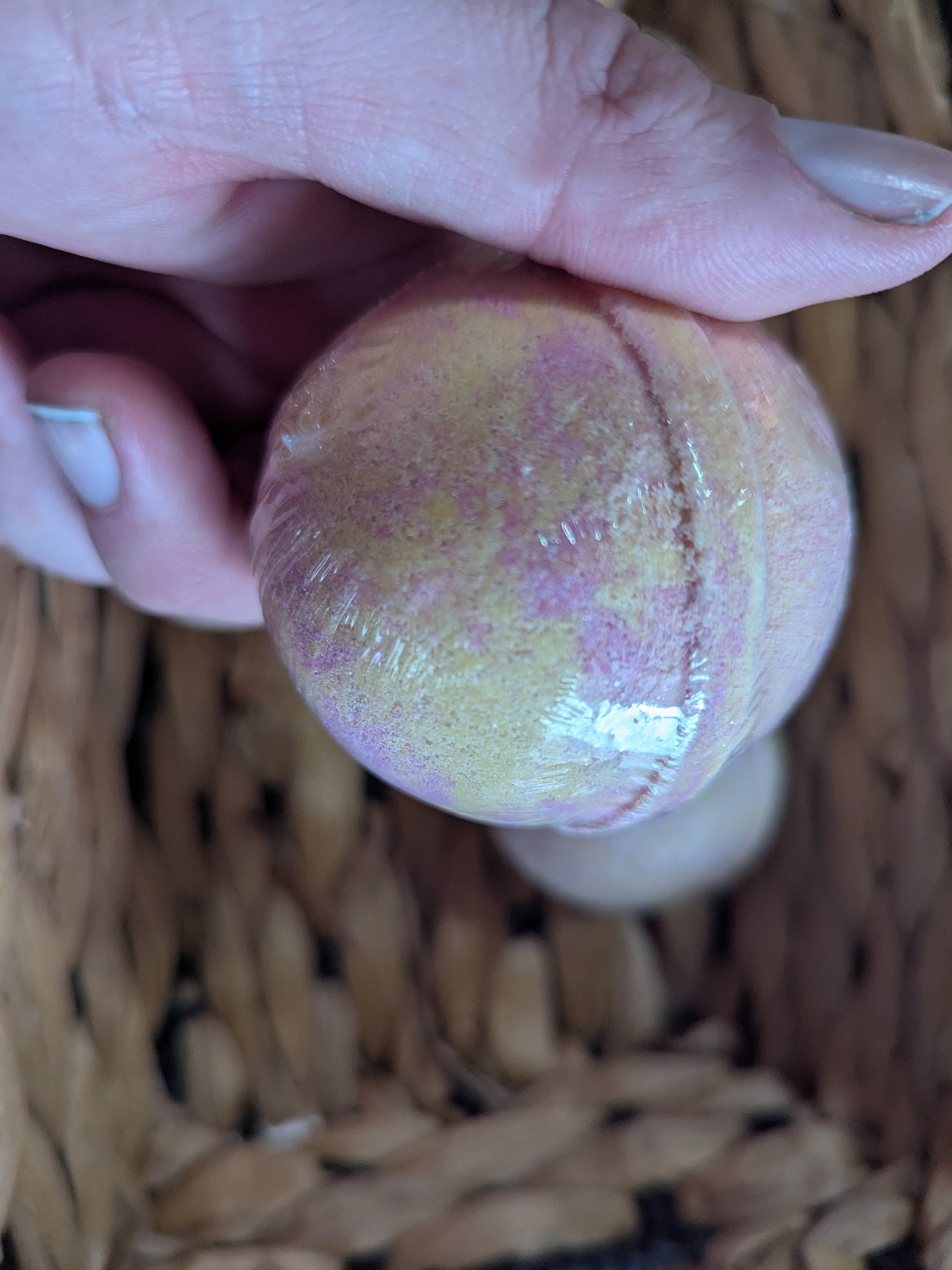 Honeysuckle bath bombs product image (3)