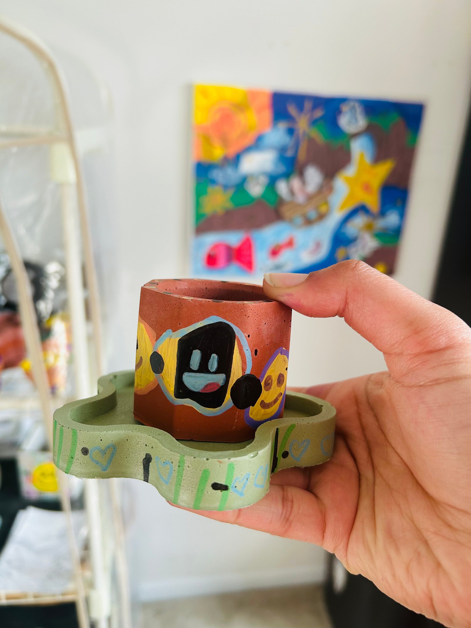 High tech smiley 1-1 original painted cement plant pot and tray product image (1)