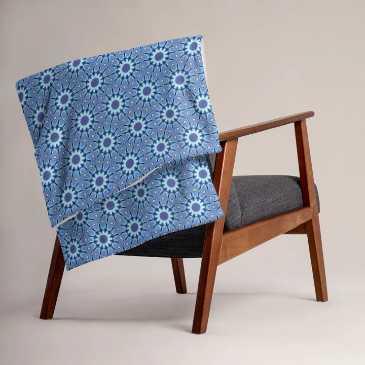 Seamless Flower Patterned Throw Blanket product image (2)