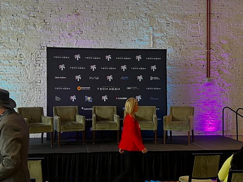 Three chairs.
A thousand conversations waiting.
Most people show up to be seen.
I show up to read the room. @thetruthiswearab...