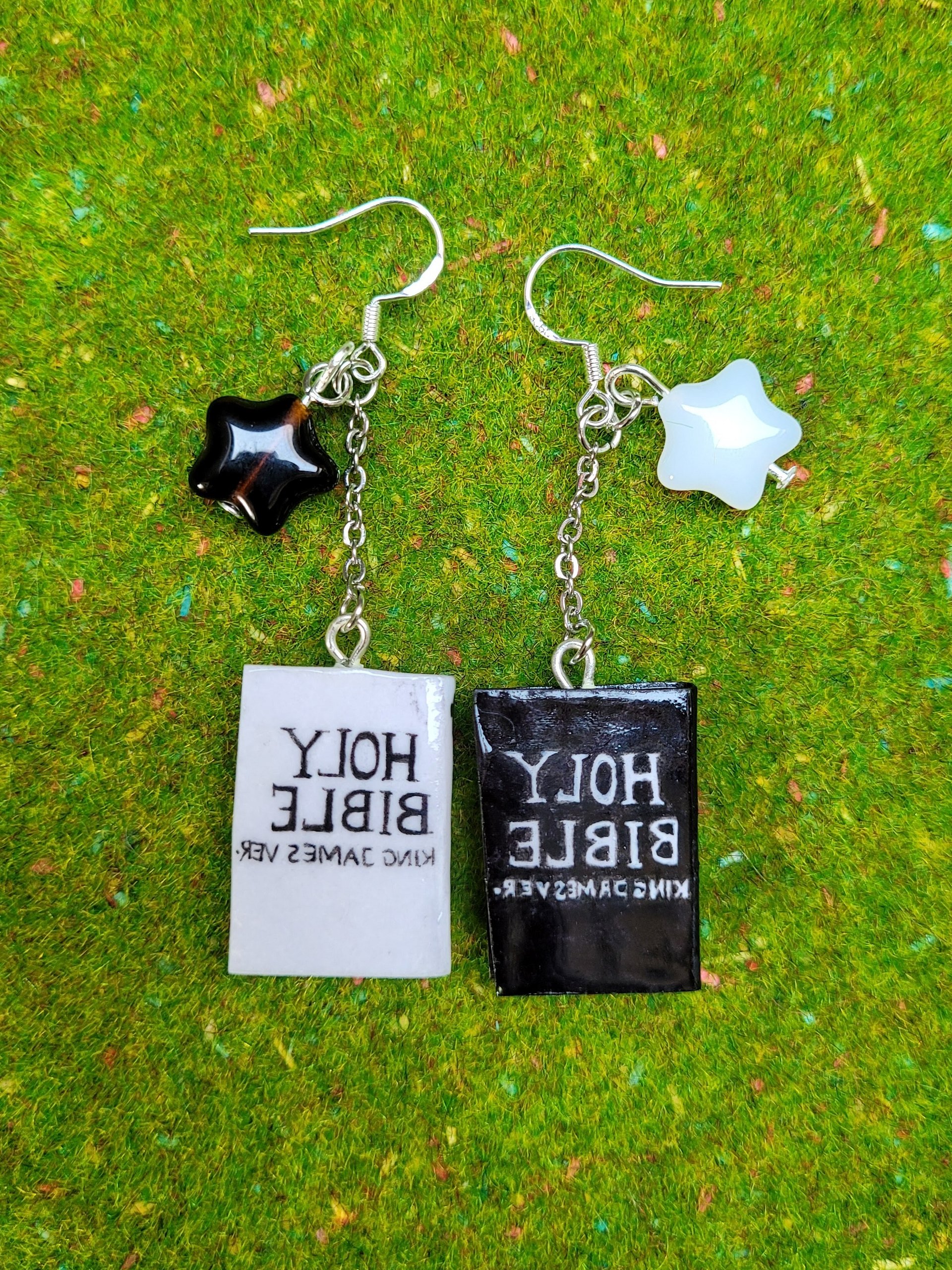 The Bible (King James Version) - Classic Book Earrings product image (3)