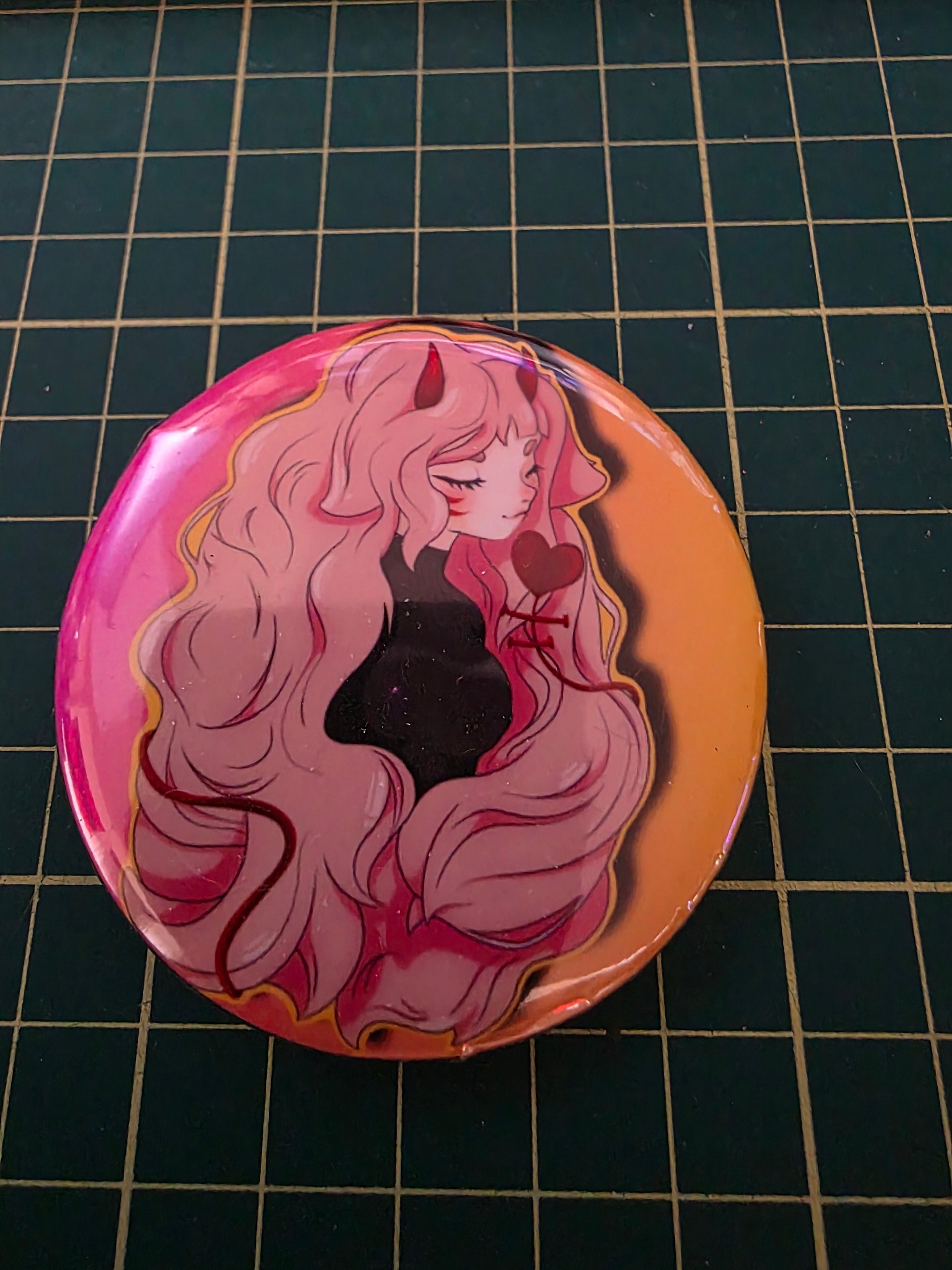 Aka 2 - Button product image (1)