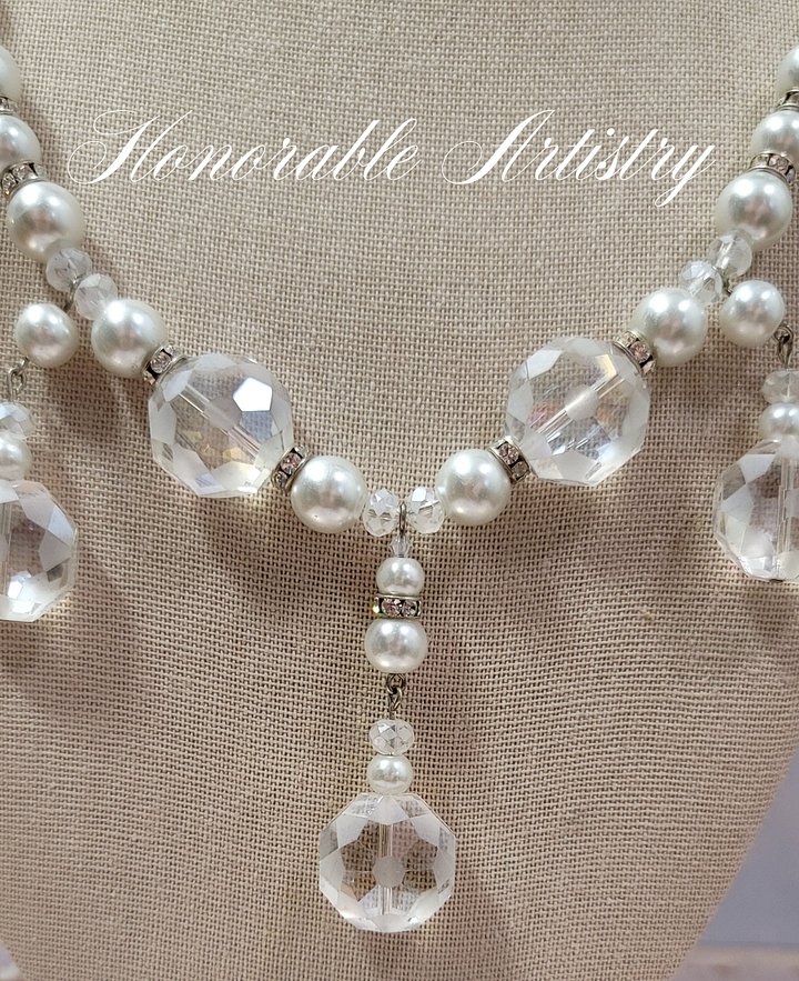 Snow Duchess Necklace product image (2)