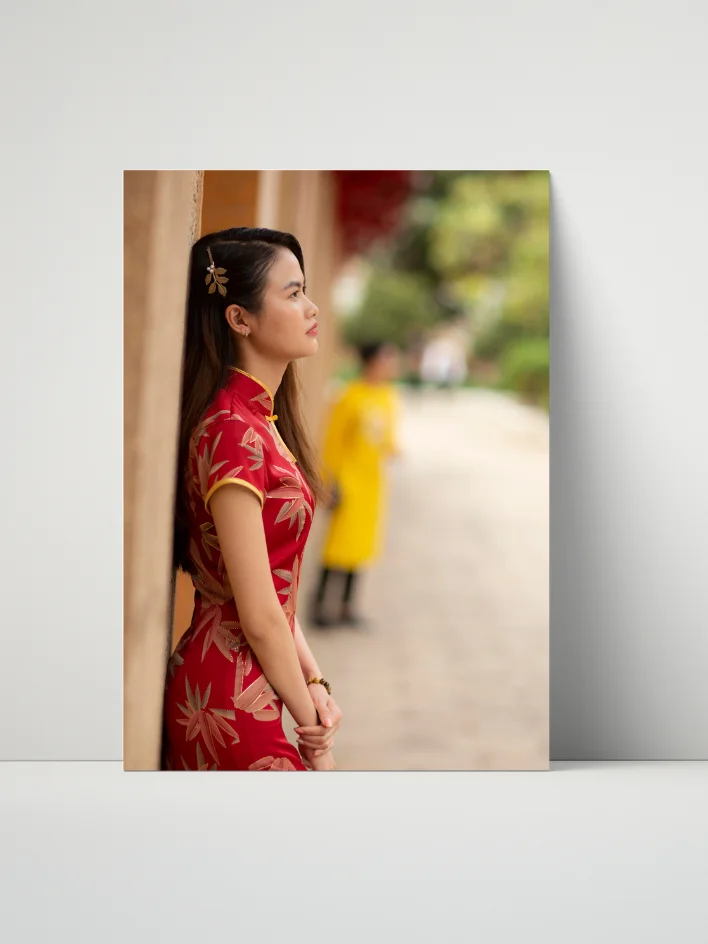 Red Cheongsam Side Lean Courtyard – Glossy 8x10 Metal Print product image (1)