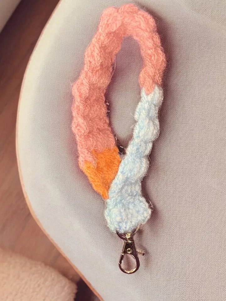 Wristlet product image (1)