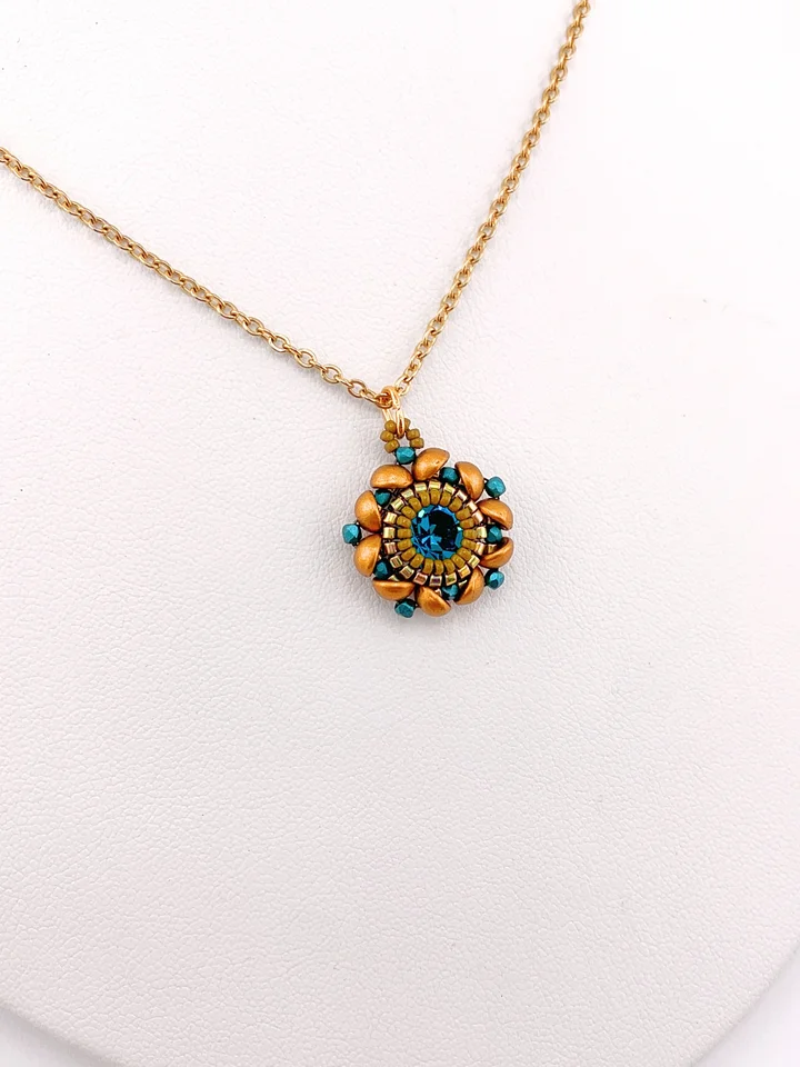 Lakeside Tea Beaded Crystal Pendant Necklace product image (2)