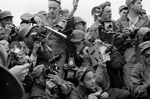 The Postwar World Through Bischof’s Eyes — What Endures
⁡
Now on view in Tokyo.⁡
⁡
https://leica-camera.com/ja-JP/event/leica...