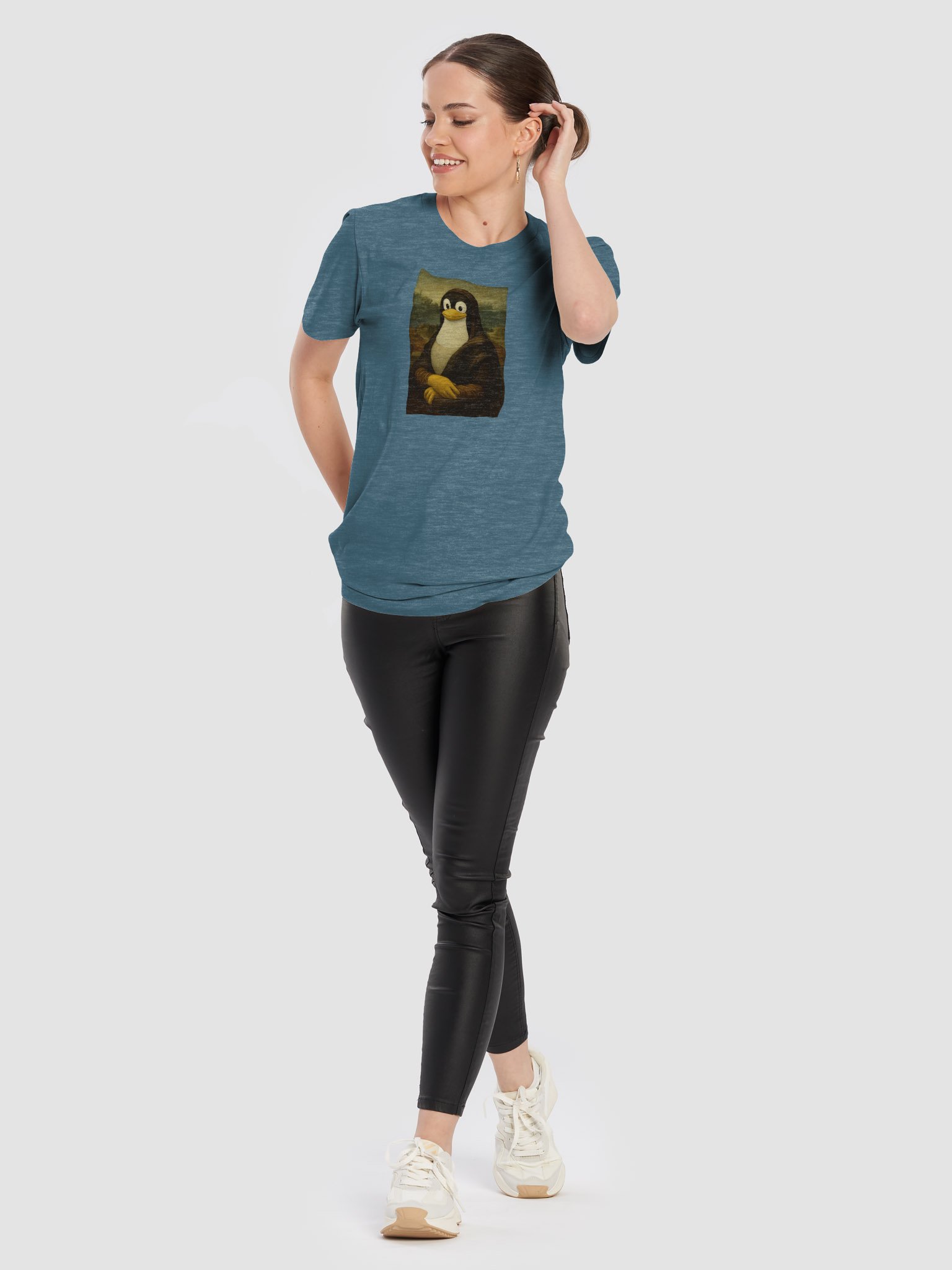 "Mona Tuxa" T-Shirt product image (6)