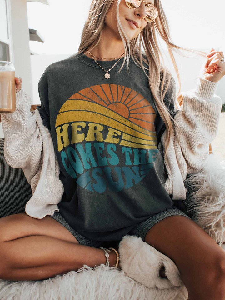 Here Comes the Sun Retro Shirt – Vintage Sunset Graphic Tee, Boho Summer Aesthetic product image (2)