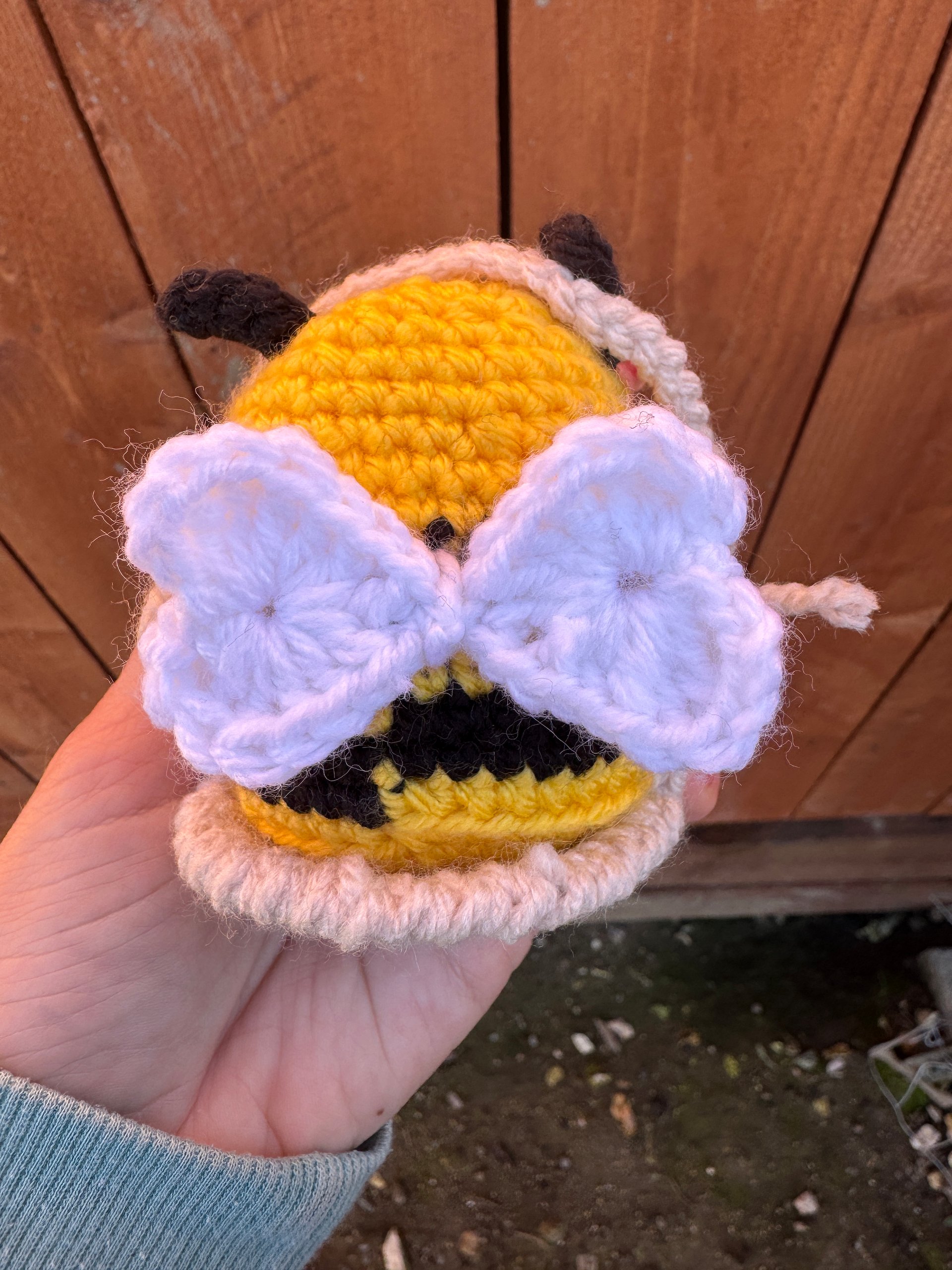 Swinging Bumble Bee Crochet Pattern product image (4)