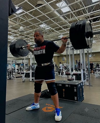 Happy 4th of July! What are we working on before the party?
.
Have you checked our link in bio yet?
.
.
.
.
#gym #legday #4th...