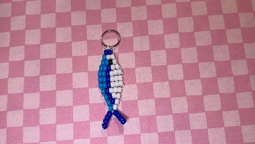 process of making a kandi fish charm! 🐟 #kandi #bagcharm #beads #craft #plur