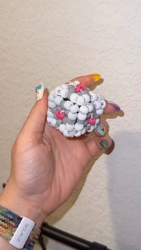 Companion Cube from Portal!!! 🩷
.
.
.
#kandi #portal #portal2 #companioncube #beads