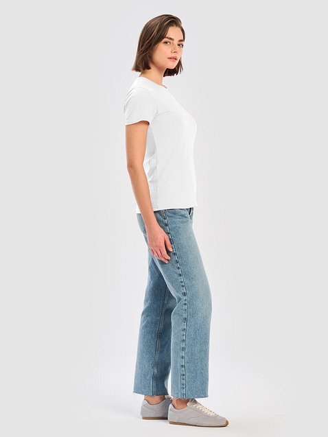 Photo showing Gildan Women's Basic Softstyle T-Shirt