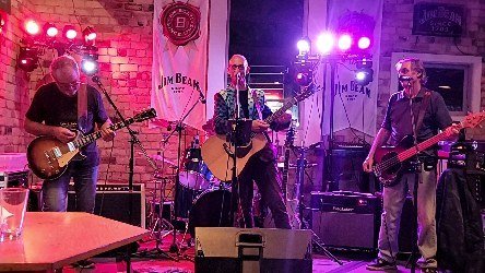 Special Guest, Justin O'Shea. Singing 