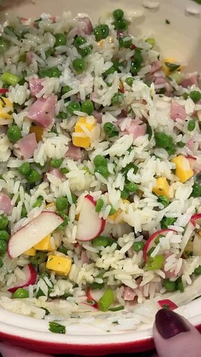 This Chilled Ham & Rice Salad put the ham in my @hamiltonmusical party. 🤪 Idk how y’all put up with me. 😂 But in all seriousn...