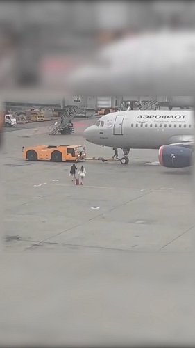 Ramp Runners in Russia! (Late Passengers Run onto Aircraft Ramp)

Follow for more! 👤

DM for Credit 📸
Original Commentary by ...