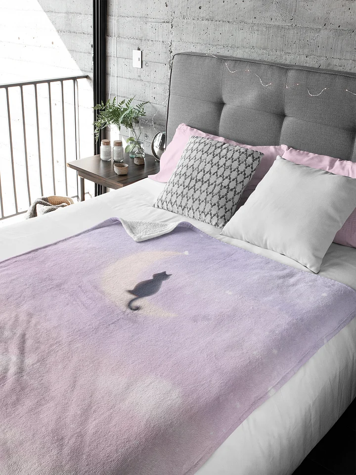 Elegant Pink Silk-Touch Throw Blanket – Hypoallergenic Comfort for Any Space product image (2)