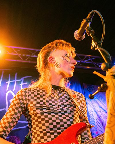 Woohoooo BRIGHTON see you TOMORROW 18/4 at @alphabetbrighton 💜🧡 I'm very honoured to be performing as one of the headliners o...