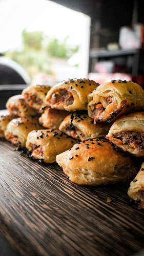 𝗪𝗜𝗟𝗗 𝗕𝗢𝗔𝗥 𝗦𝗔𝗨𝗦𝗔𝗚𝗘 𝗥𝗢𝗟𝗟𝗦
I’m telling you, the mix between the apples, Gouda and wild boar meat made the perfect salty with a l...